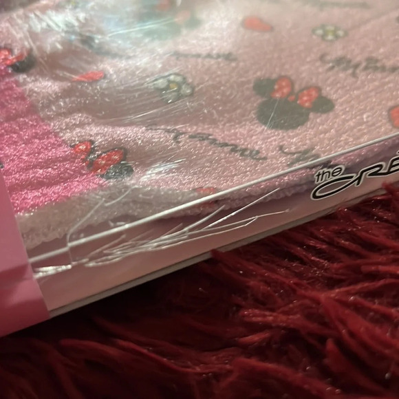 The crème  shop skin smoothing Minnie Mouse Bath Mitt - Picture 5 of 8